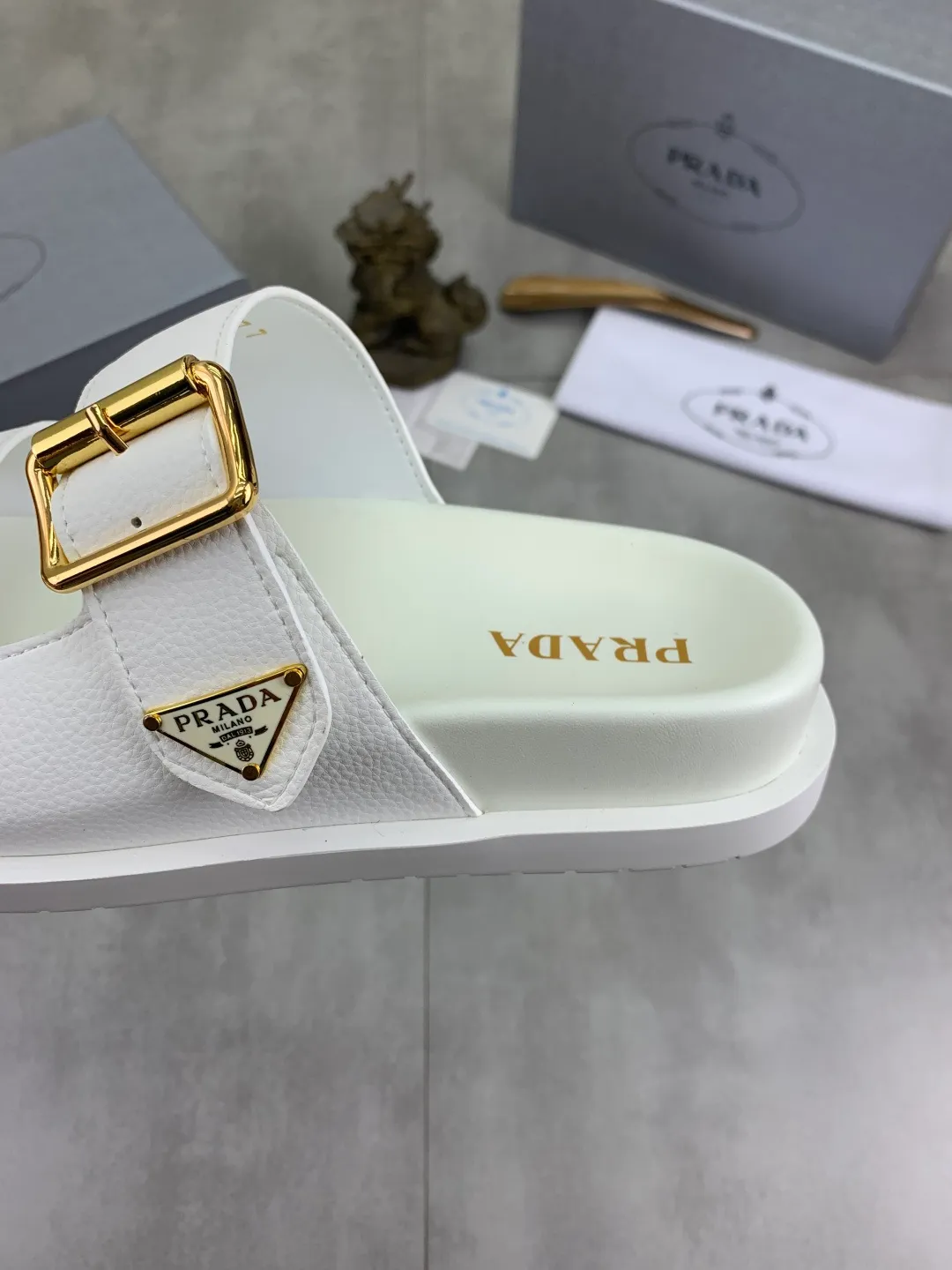 Men's shoes 💰P340💰【New style】🎁🎁🎁 PRADA Prada's new casual slippers, original official website, perfect workmanship, transmitting a kind of noble luxury, sublimating its definition of luxury in Prada's high-end extraordinary craftsmanship. Original combination outsole, code number: 38-44 (45 customized) Multiple colors 🉑️ to choose from